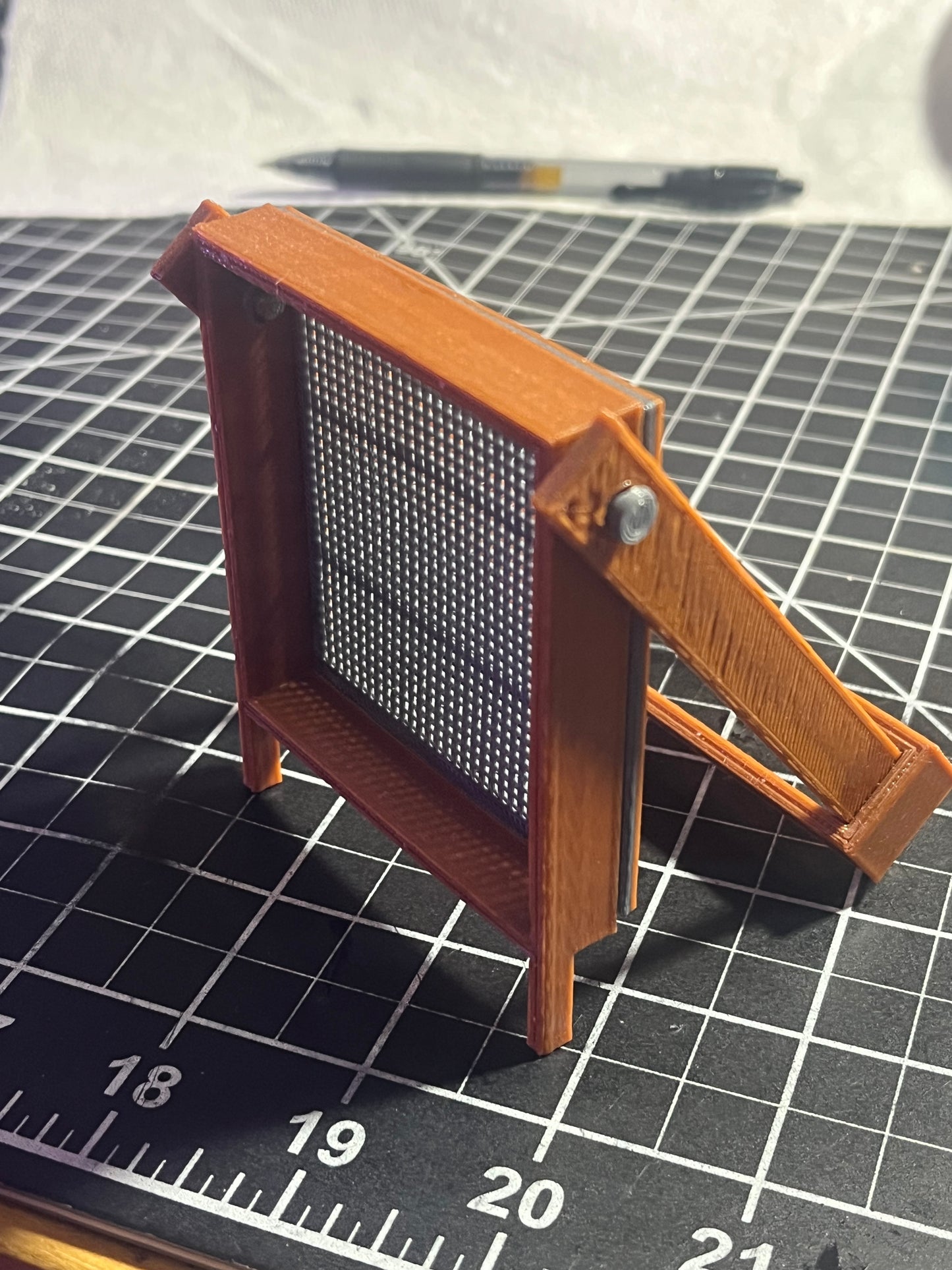 Mini Desktop Rocker Screen